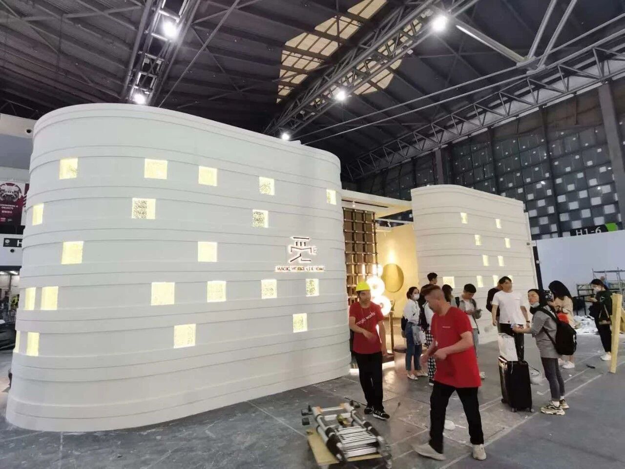 异形曲面展台｜颜值出圈的背后，是硬核落地实力插图2